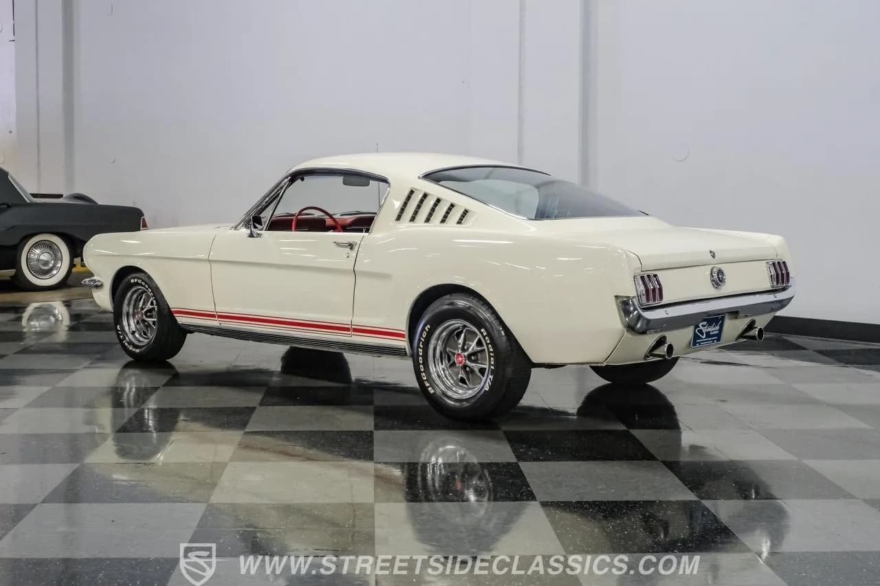 1965 Ford Mustang 2+2 Fastback - Thumbnail 8