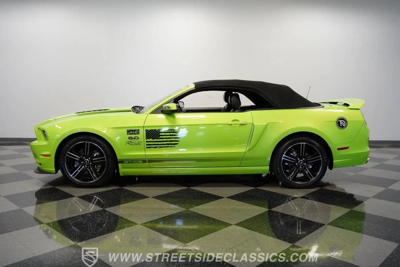2014 Ford Mustang GT/CS Convertible - Thumbnail 2