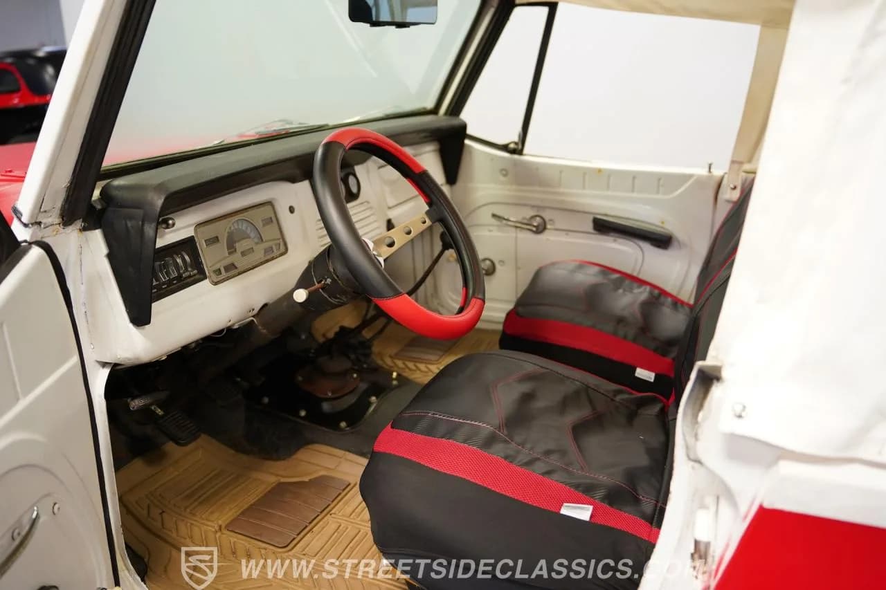 1970 Jeep Jeepster Commando - Thumbnail 4