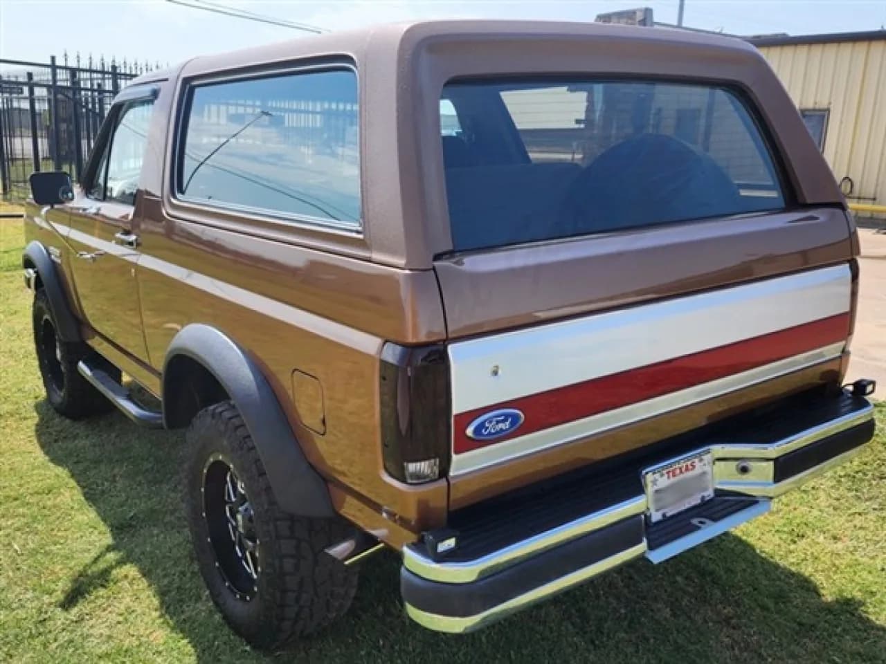 1987 Ford Bronco - Thumbnail 5