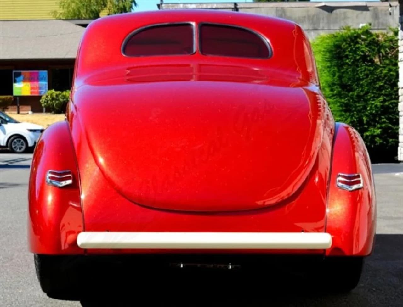 1940 Ford Custom - Thumbnail 4