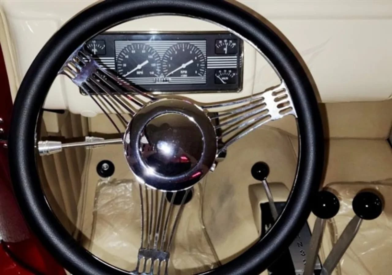 1940 Ford Custom - Thumbnail 7