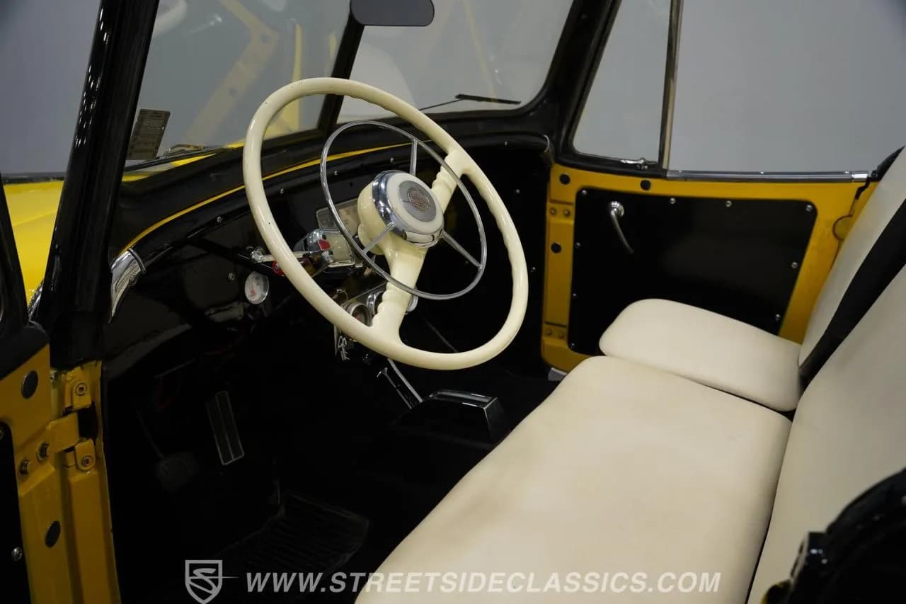 1949 Willys Jeepster - Thumbnail 4