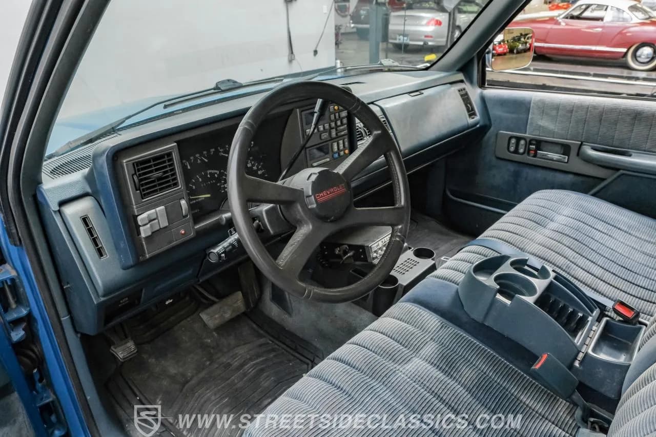 1991 Chevrolet C1500 Silverado - Thumbnail 4