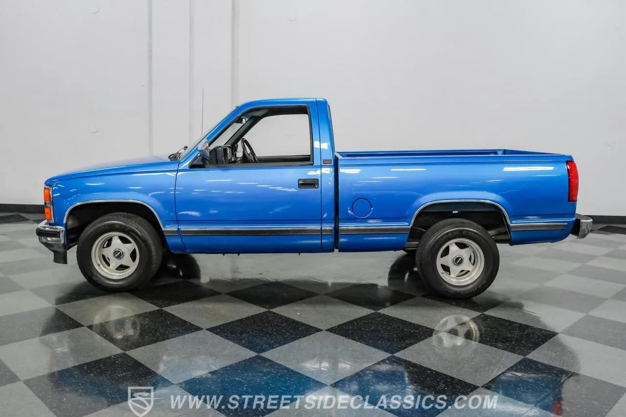 1991 Chevrolet C1500 Silverado - Thumbnail 2