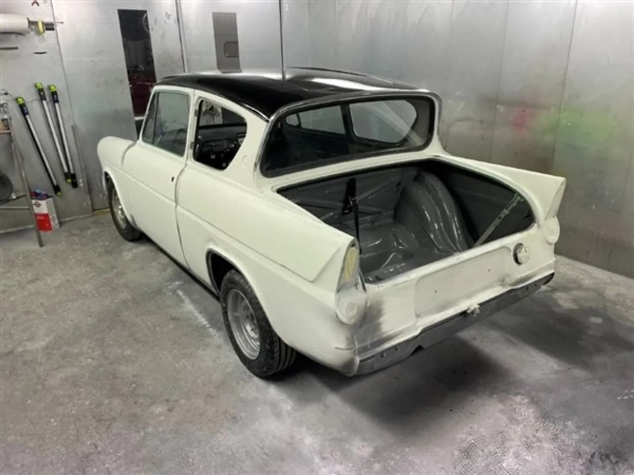 2026 Ford Anglia 105E - Thumbnail 3