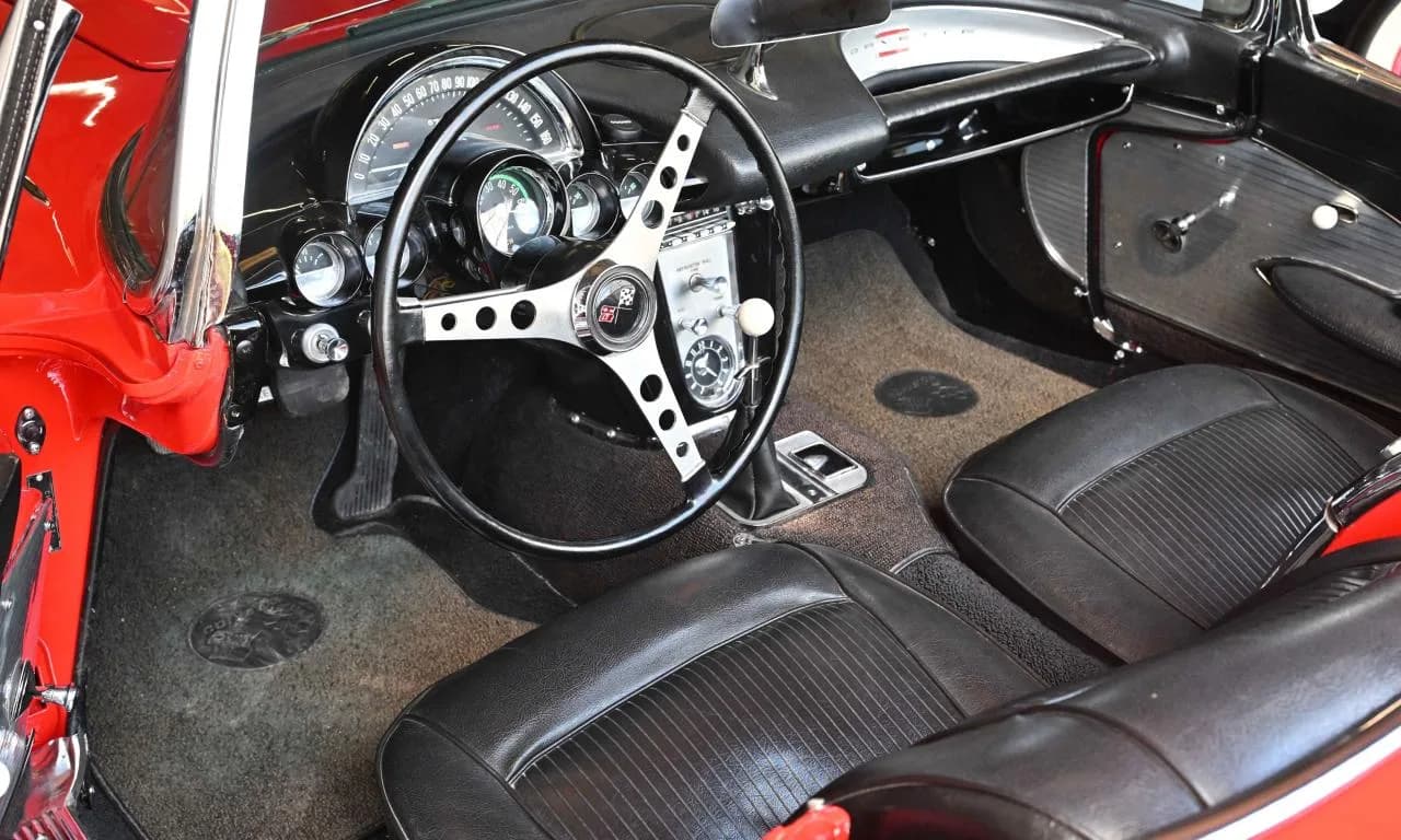 1961 Chevrolet Corvette C1 - Thumbnail 4