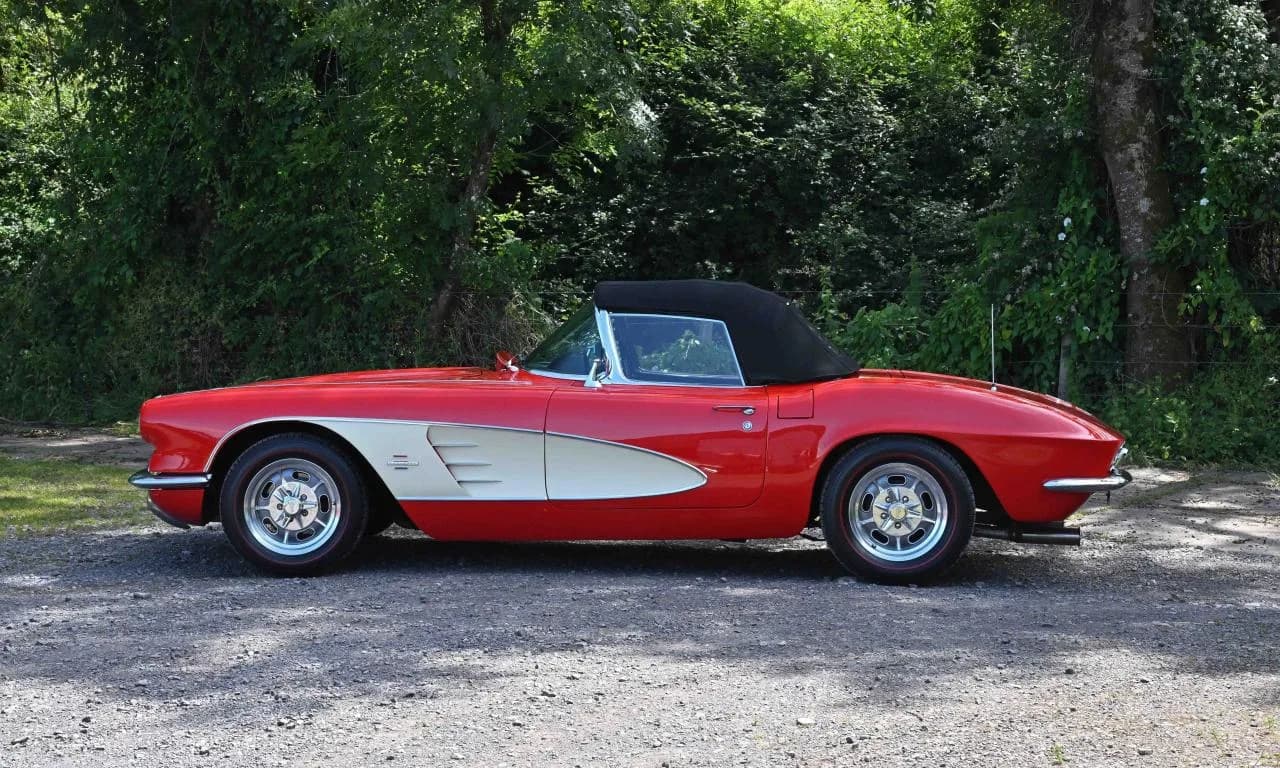 1961 Chevrolet Corvette C1 - Thumbnail 2