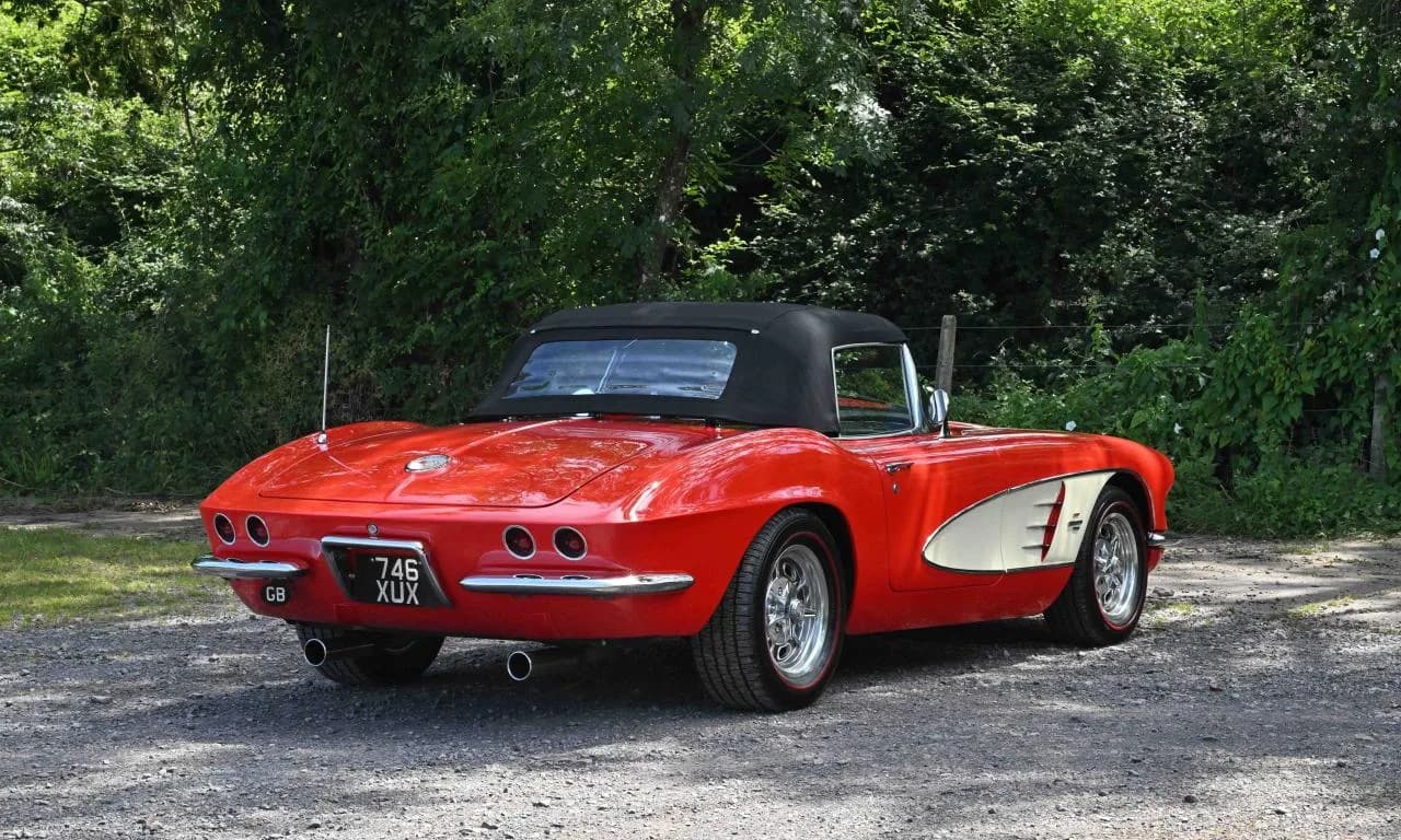 1961 Chevrolet Corvette C1 - Thumbnail 3