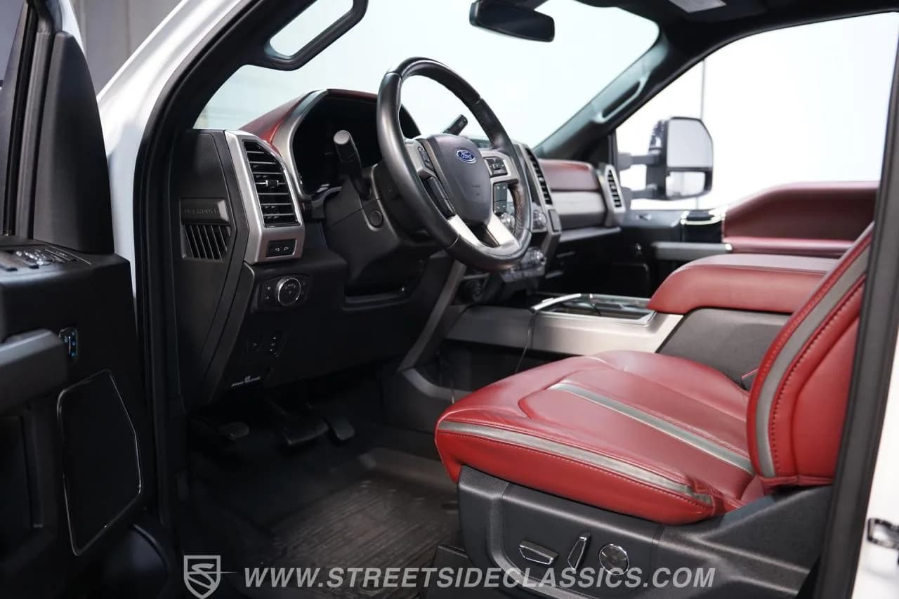 2021 Ford F-350  Platinum Crew Cab 4X4 - Thumbnail 4