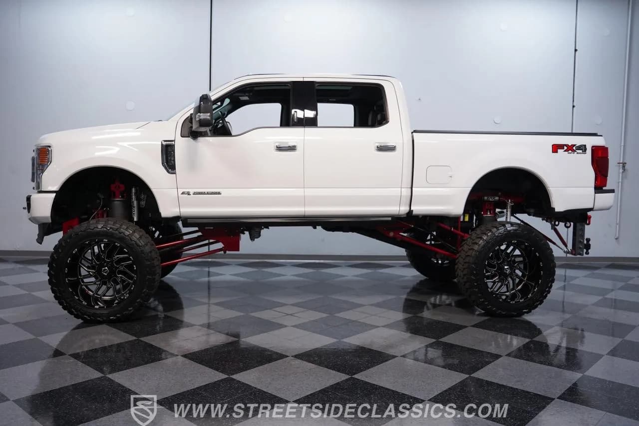 2021 Ford F-350  Platinum Crew Cab 4X4 - Thumbnail 2