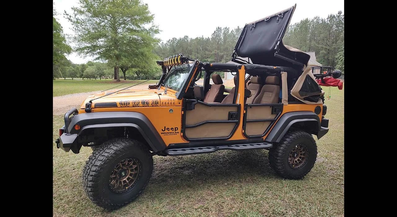 2012 Jeep WRANGLER UNLIMITED SPORT - Thumbnail 3