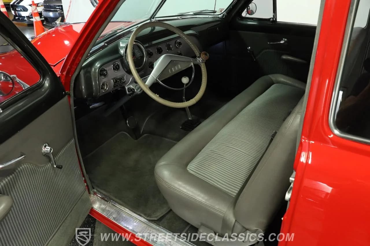 1951 Ford Deluxe - Thumbnail 4