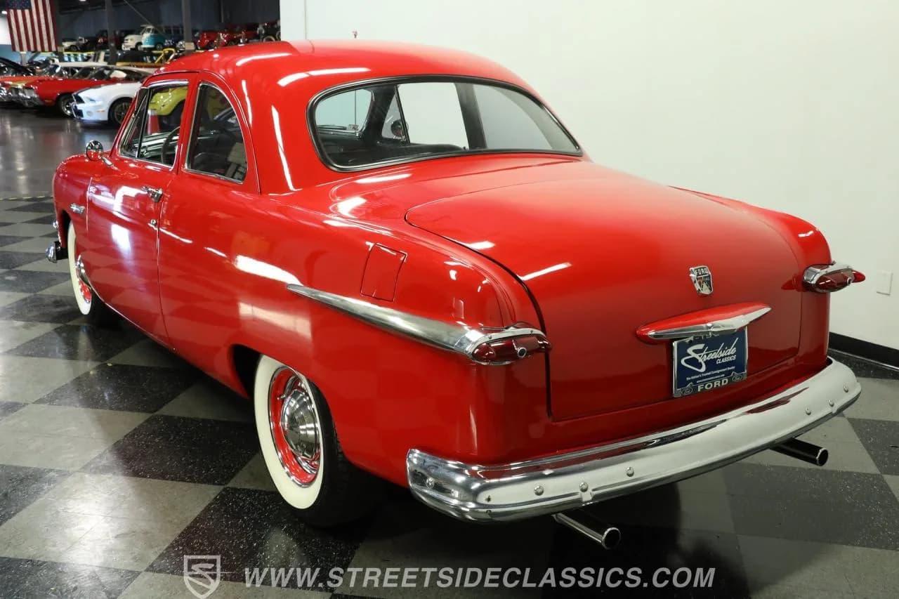 1951 Ford Deluxe - Thumbnail 8