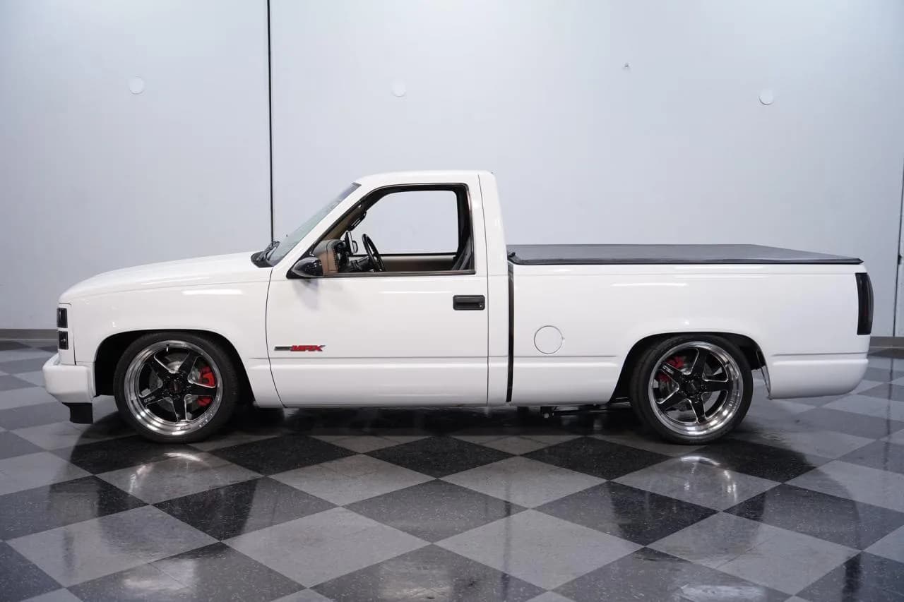 1996 GMC Sierra 1500 Restomod - Thumbnail 2