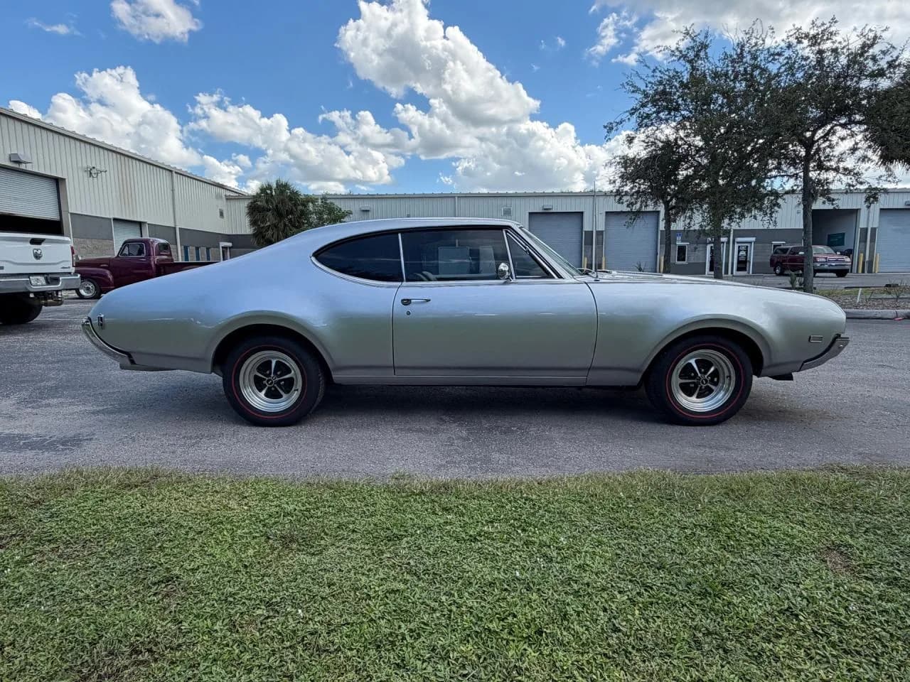 1968 Oldsmobile Cutlass - Thumbnail 4