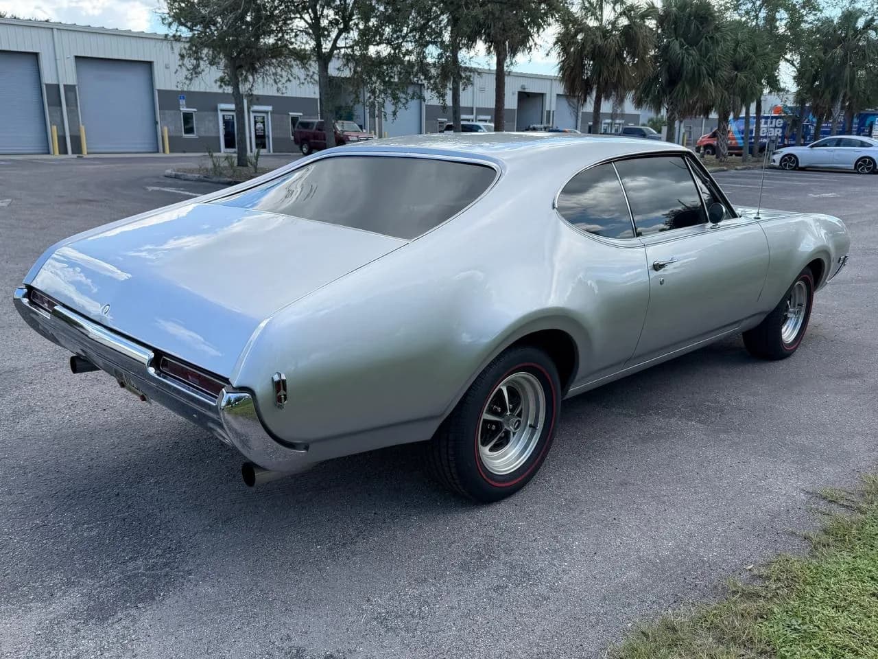 1968 Oldsmobile Cutlass - Thumbnail 5
